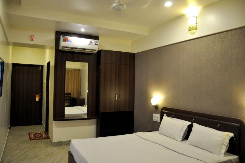Hotel Gulmohar Pride image 7