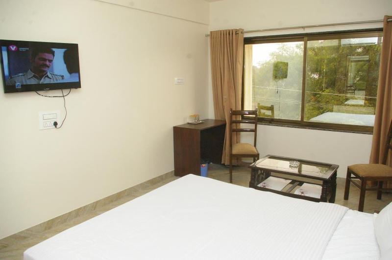 Hotel Gulmohar Pride image 4