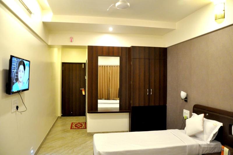 Hotel Gulmohar Pride image 2