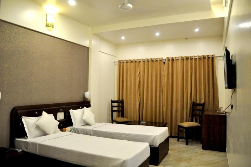 Hotel Gulmohar Pride image