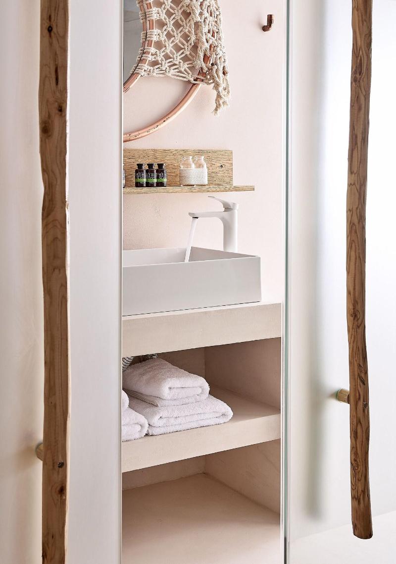 Canal Suites image