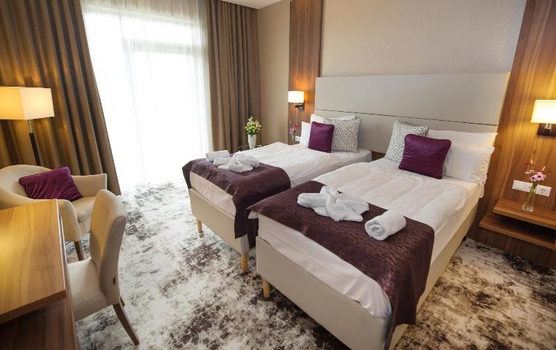 Outlet Hotel Polgár image