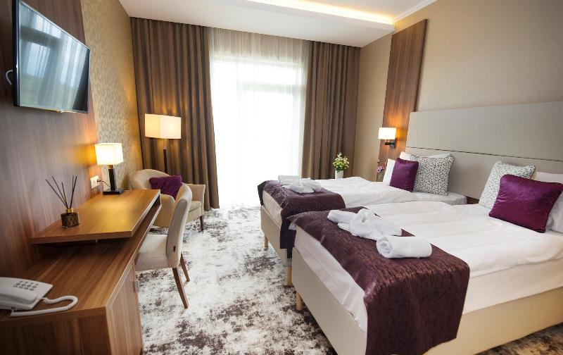 Outlet Hotel Polgár image