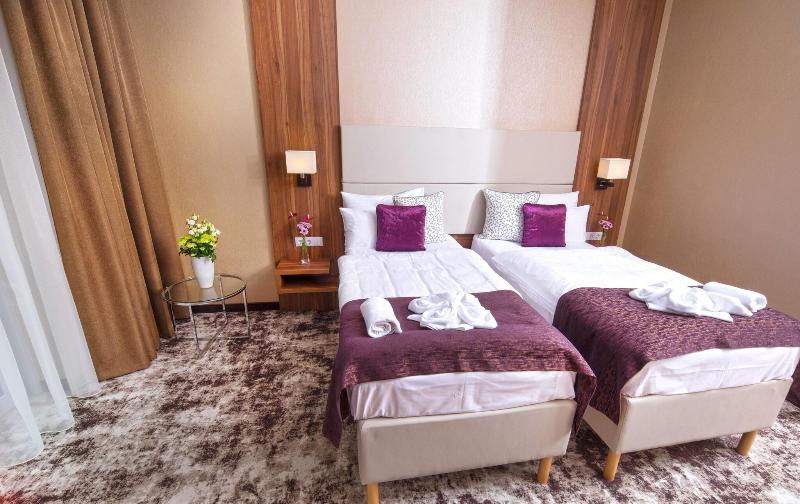 Outlet Hotel Polgár image