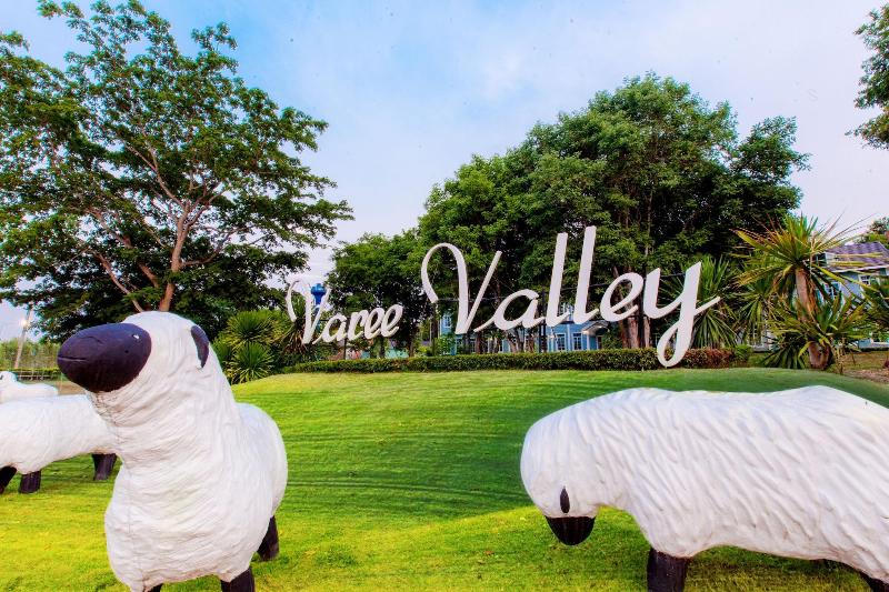 Varee Valley Resort And Restaurant image