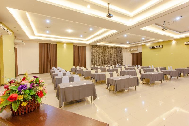 Varee Valley Resort And Restaurant image