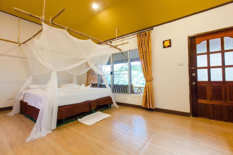Varee Valley Resort And Restaurant image