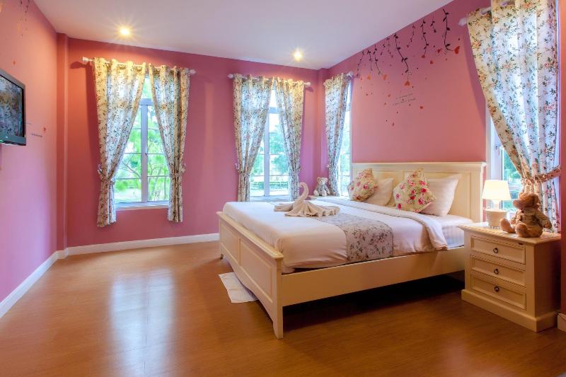 Varee Valley Resort And Restaurant image