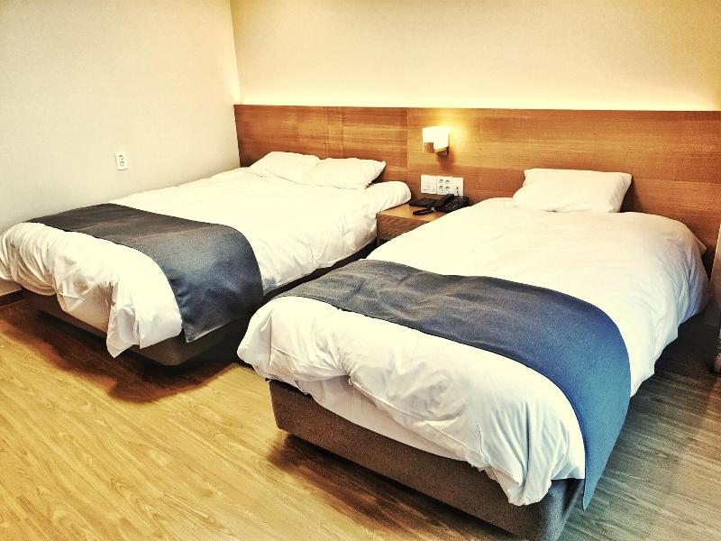 Cheongpung Resort Lake Hotel image