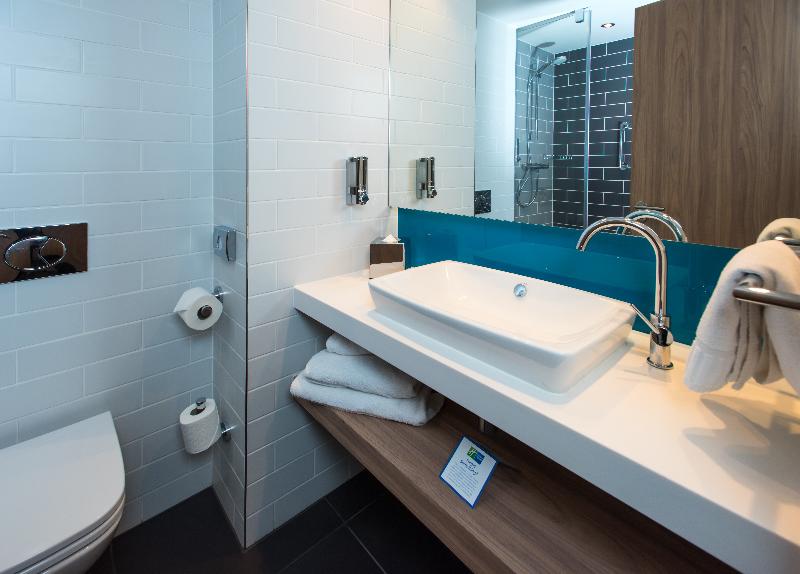 Holiday Inn Express Bicester image