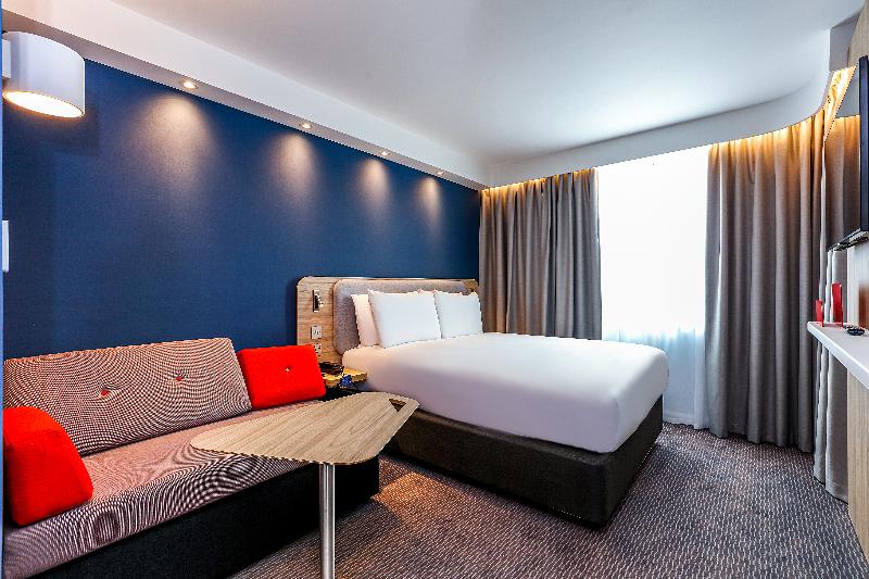Holiday Inn Express Bicester image
