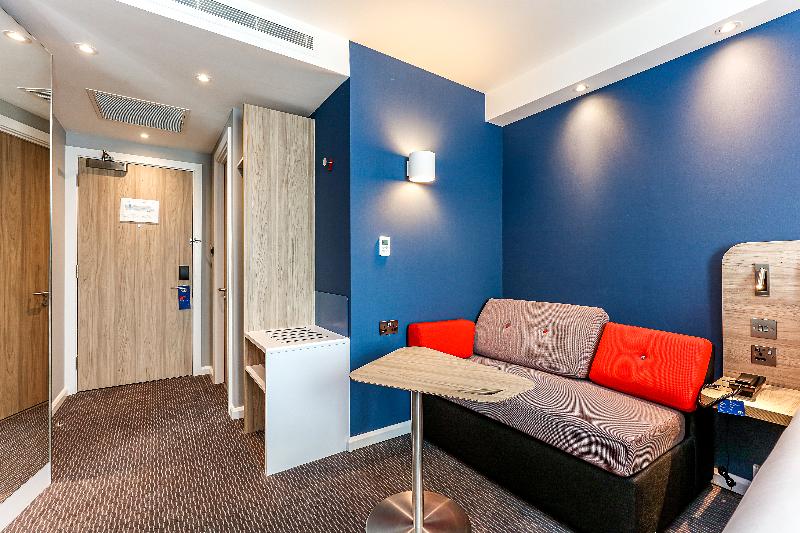Holiday Inn Express Bicester image