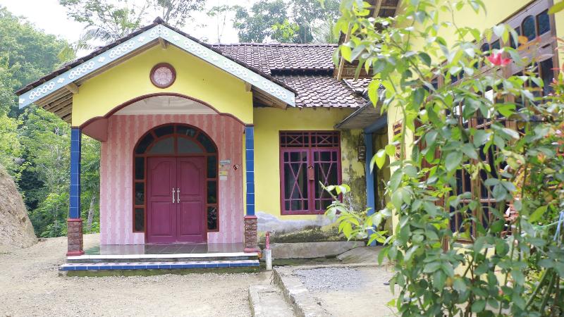 IS Homestay by ZUZU
