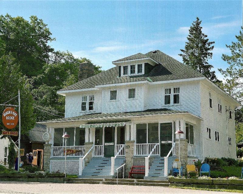 Miners Bay Lodge
