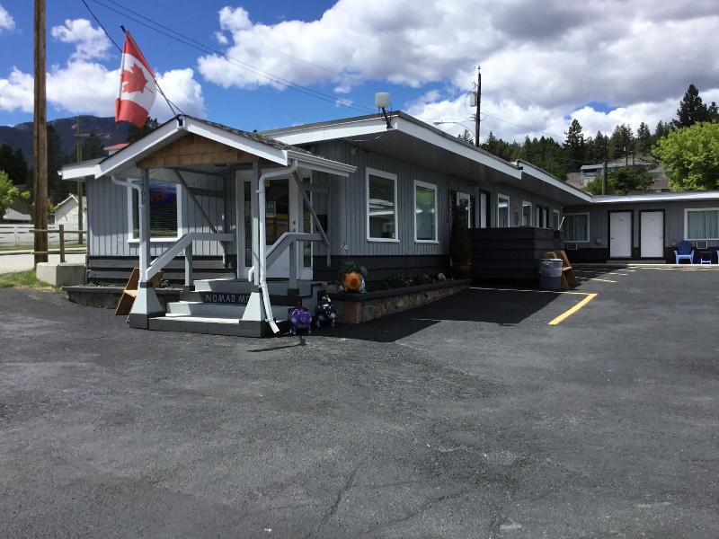 Nomad Motel — exterior view