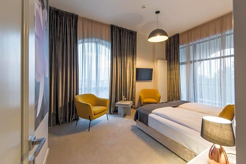 Hotel Edma image