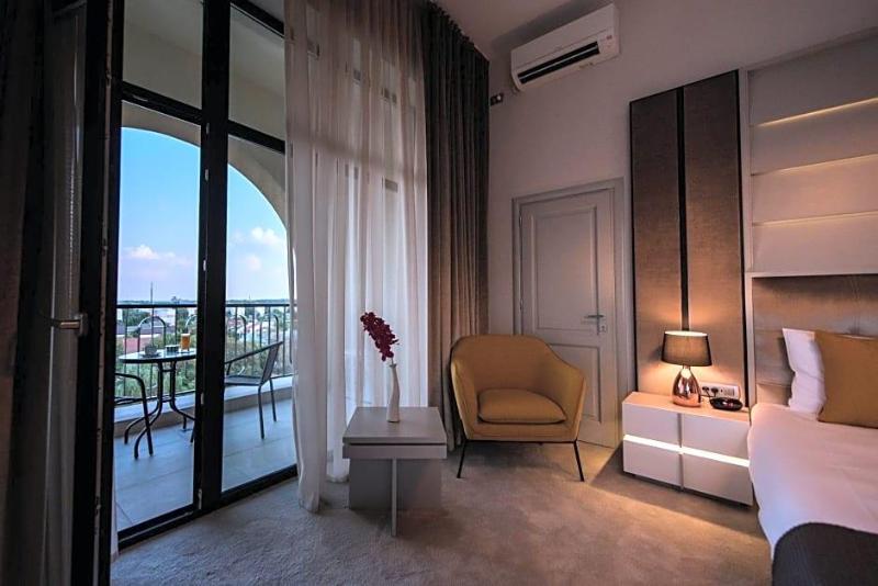 Hotel Edma image