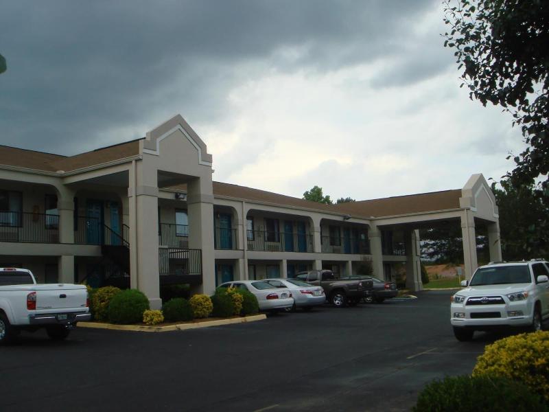 Key West Inn - Roanoke image