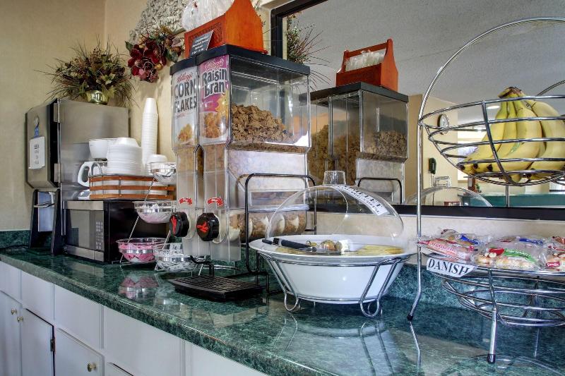 Key West Inn - Roanoke image 3