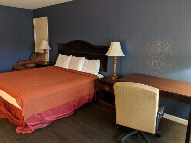 Key West Inn - Roanoke image