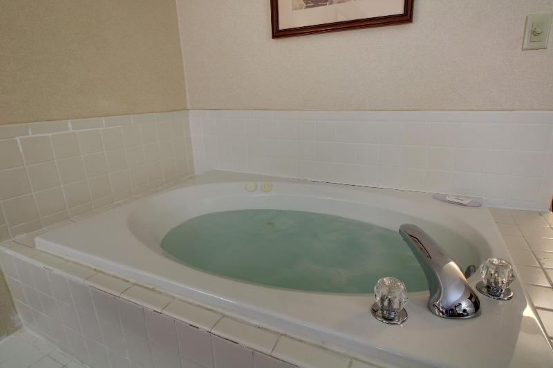 Key West Inn - Roanoke image 4