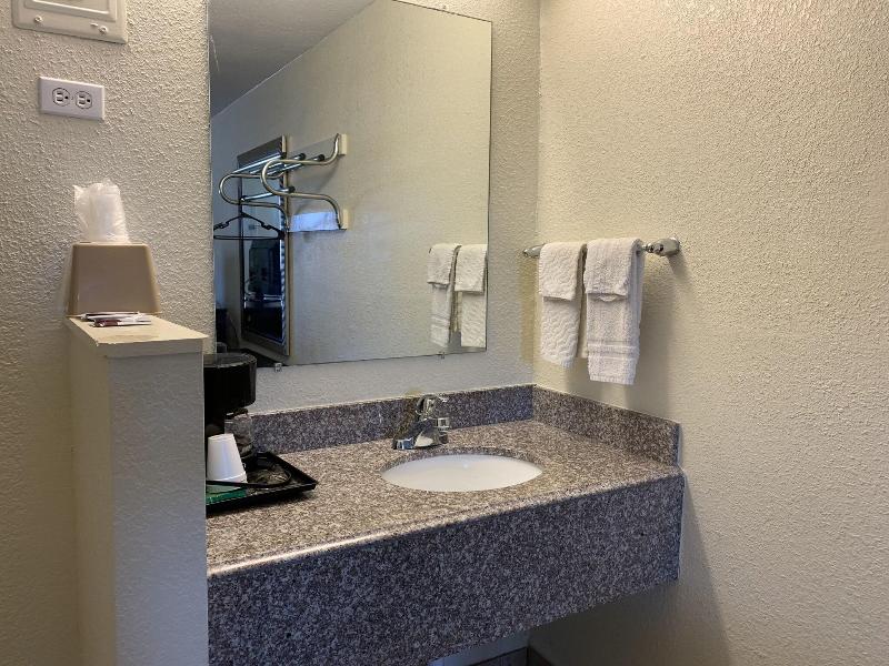 American Inn And Suites image