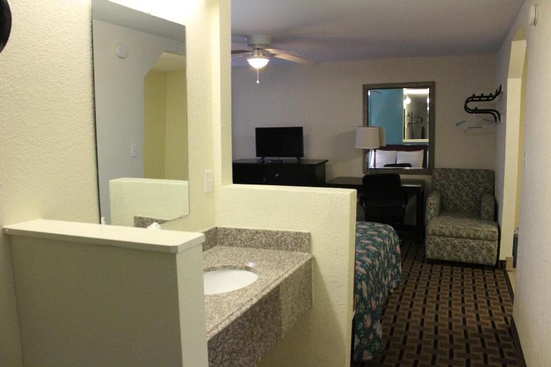 American Inn And Suites image