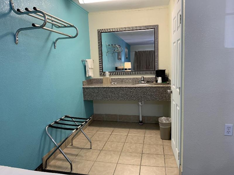 American Inn And Suites image