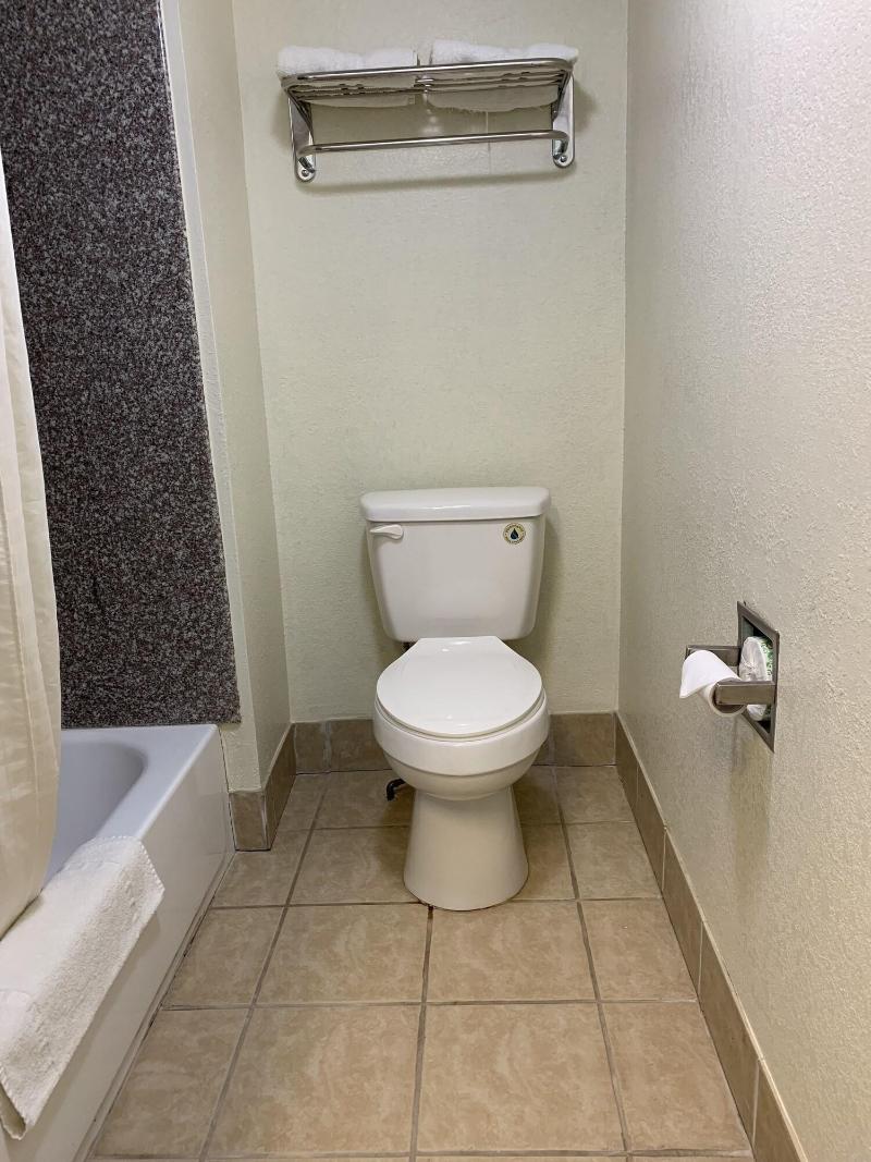 American Inn And Suites image