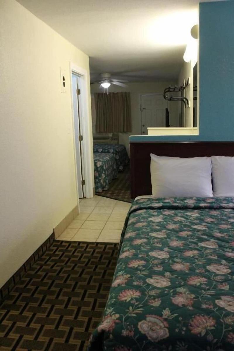 American Inn And Suites image 7