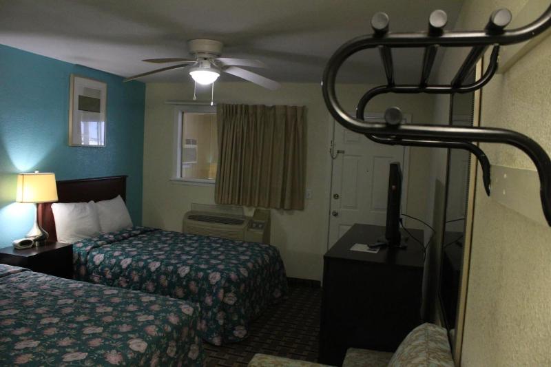 American Inn And Suites image 6