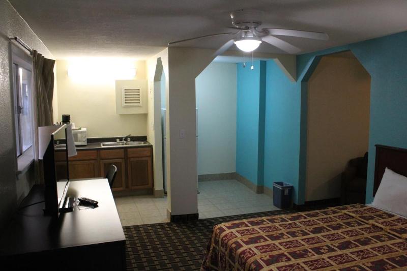 American Inn And Suites image