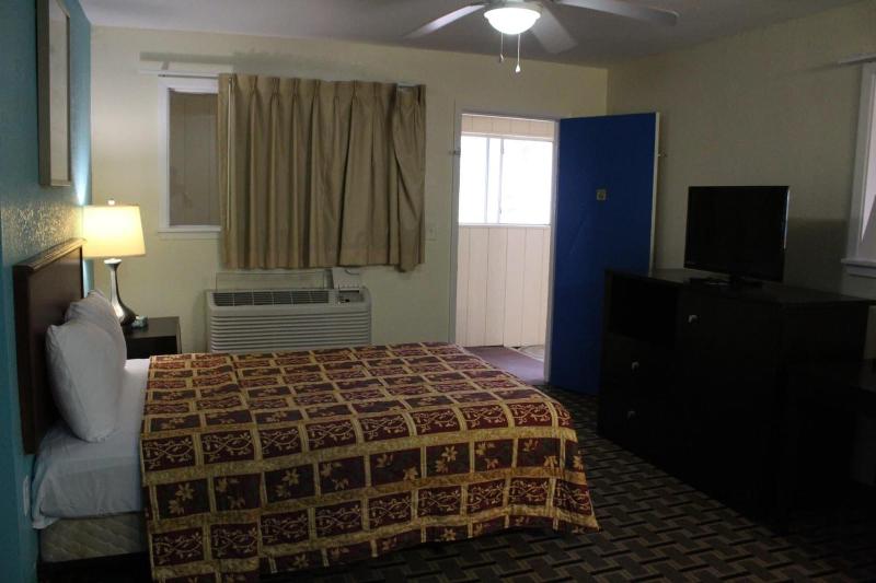 American Inn And Suites image