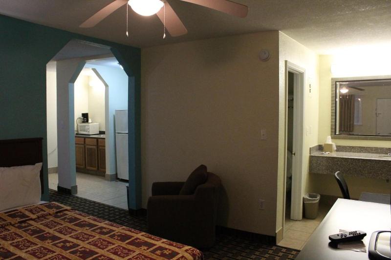 American Inn And Suites image