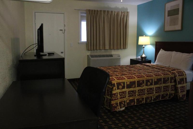 American Inn And Suites image