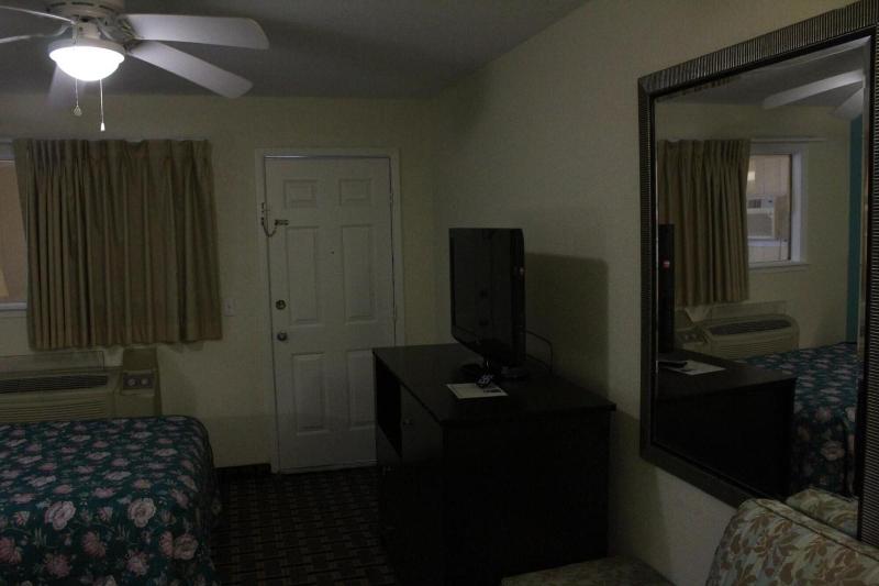 American Inn And Suites image