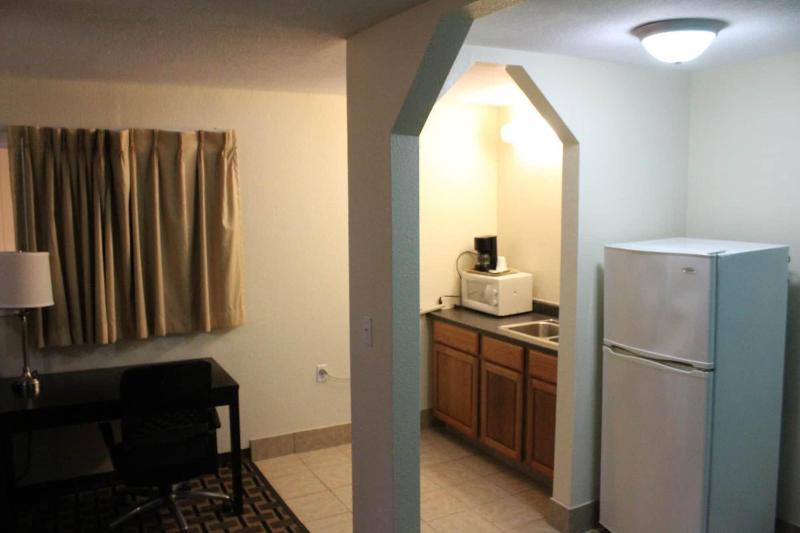 American Inn And Suites image