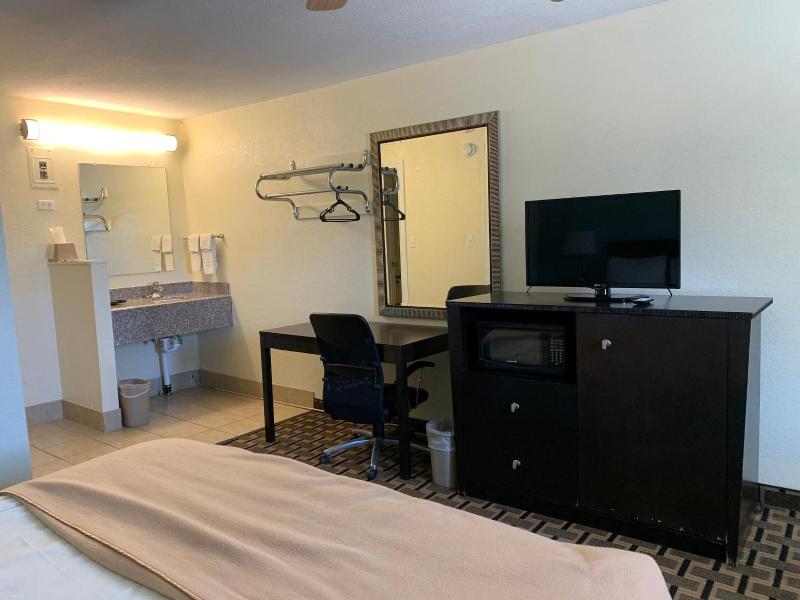 American Inn And Suites image