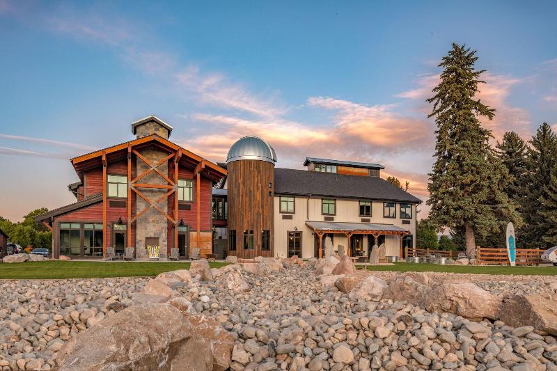 Compass Rose Lodge image