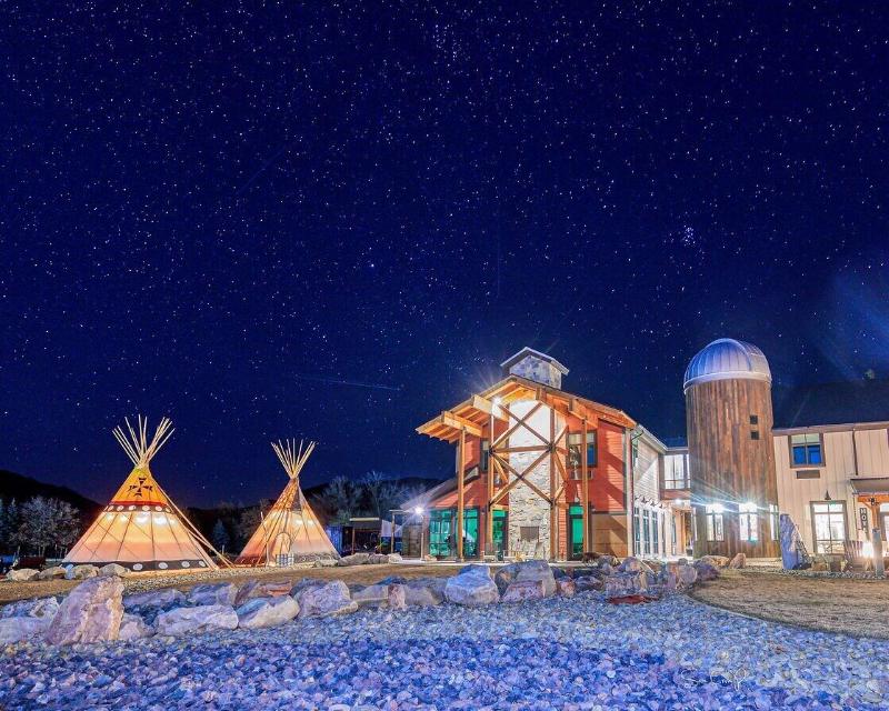 Compass Rose Lodge image