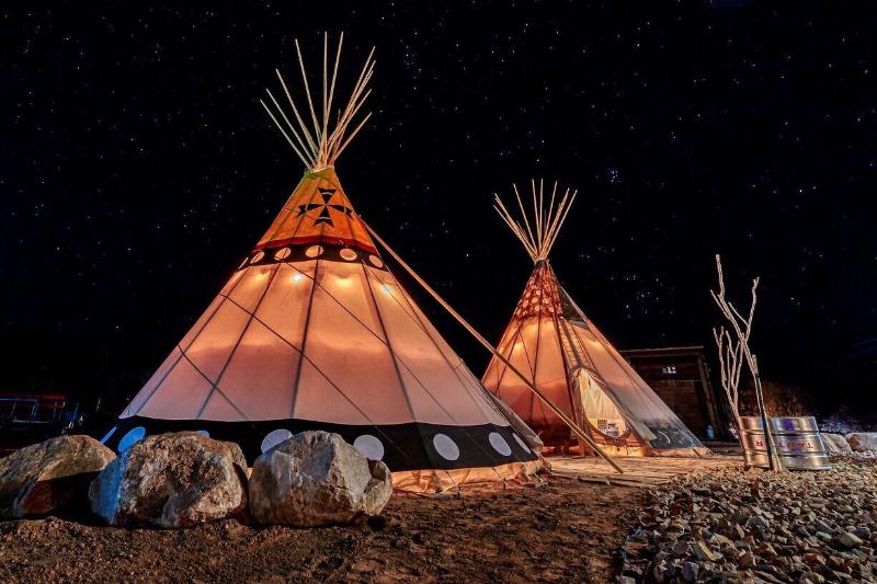 Compass Rose Lodge image
