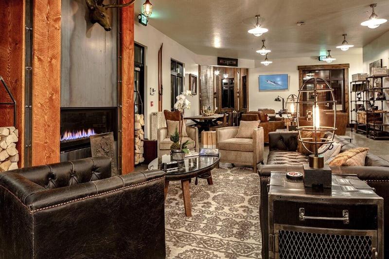 Compass Rose Lodge image