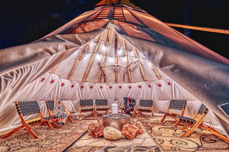 Compass Rose Lodge image