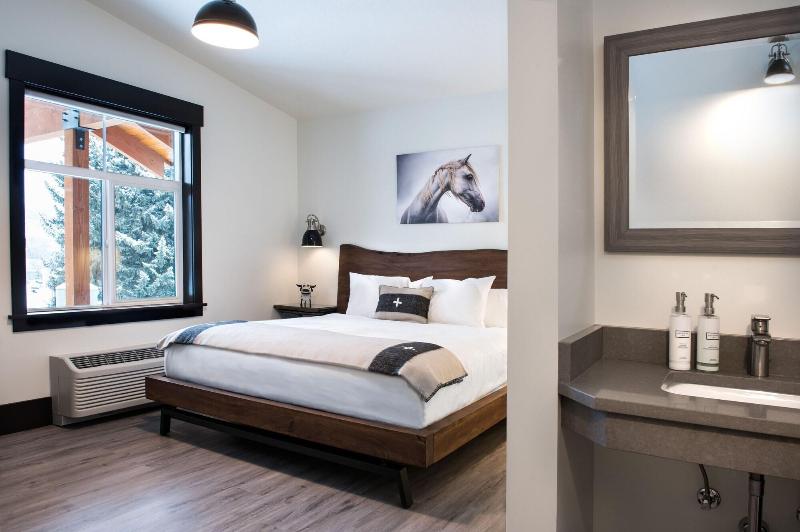 Compass Rose Lodge image