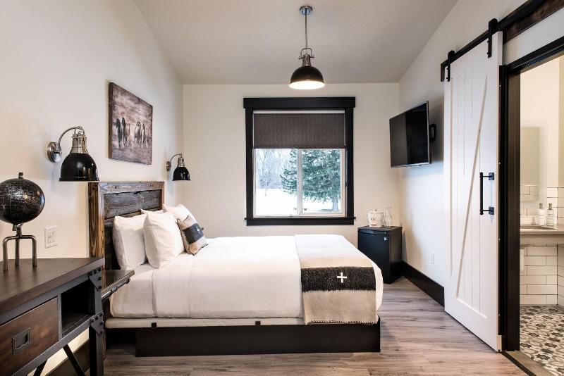 Compass Rose Lodge image