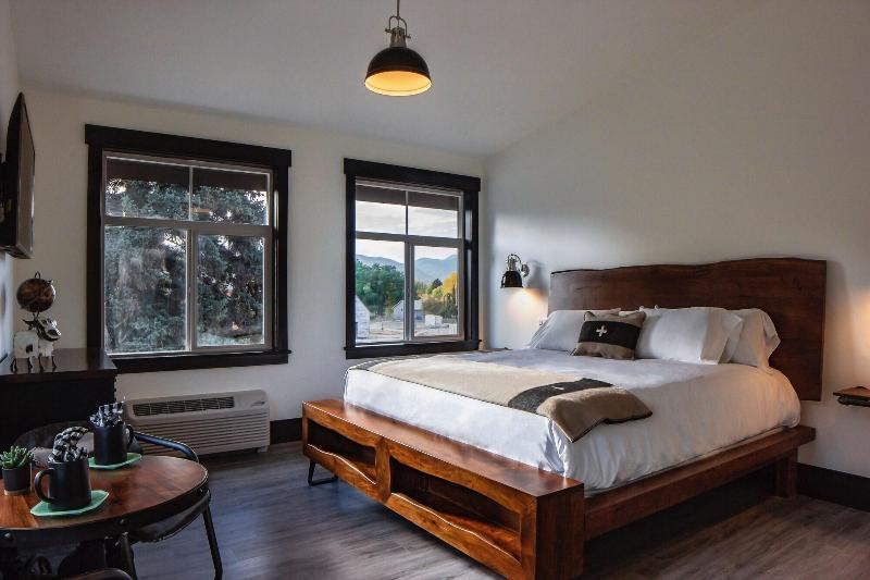 Compass Rose Lodge image