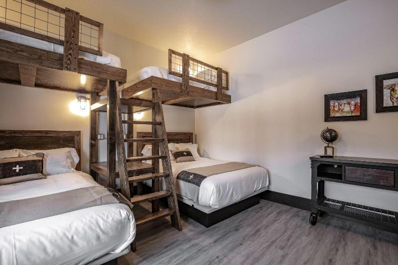 Compass Rose Lodge image