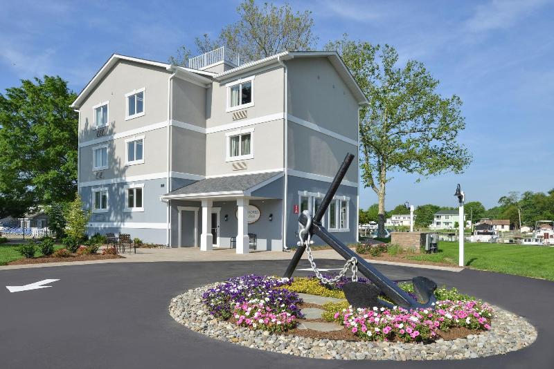 Hotel Anchored Inn At Hidden Harbour Marina