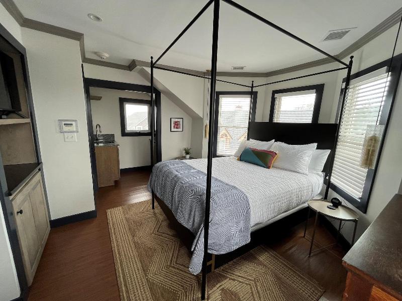 Hotel Ginger image