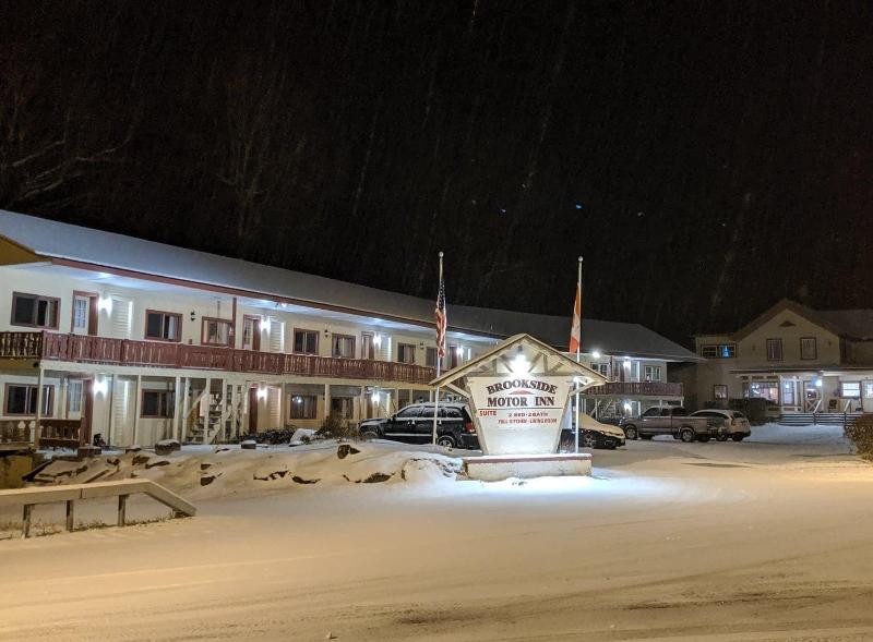 Brookside Motor Inn image